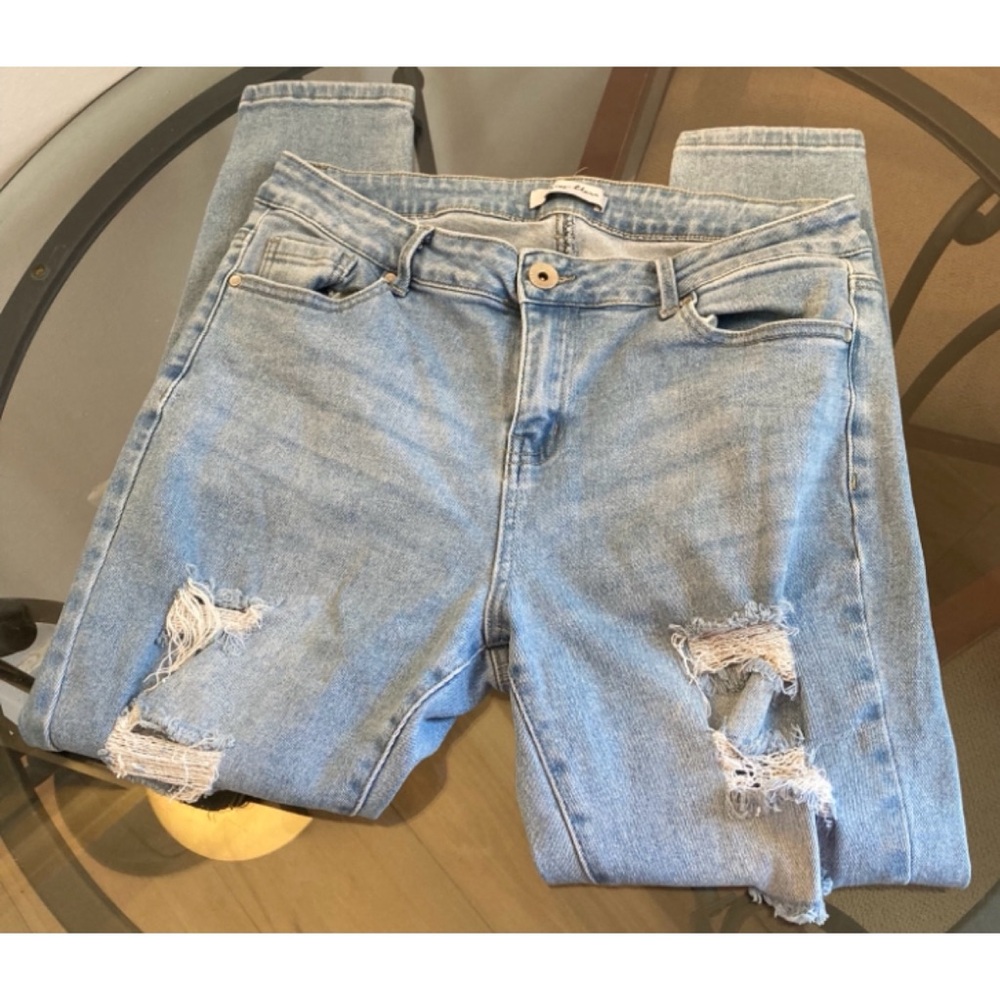 🔴 4/$12 Girls Trendy Light Blue Distressed Skinny Jeans Size 16